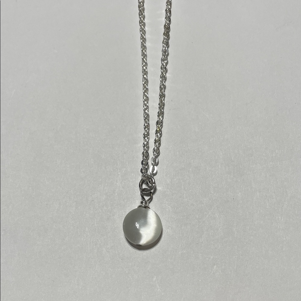 Silver White Mother-of-Pearl Pendant Necklace
